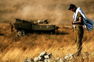 IDF-soldier-praying-in-field-IDF-Spokesperson